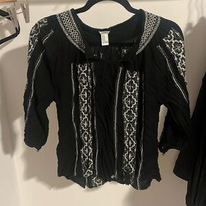 Forever 21 black and white blouse